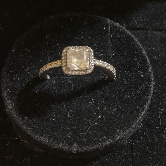 Authentic Pandora square cushion sparkle halo ring in sterling silver size 7 💍 - Picture 2 of 5